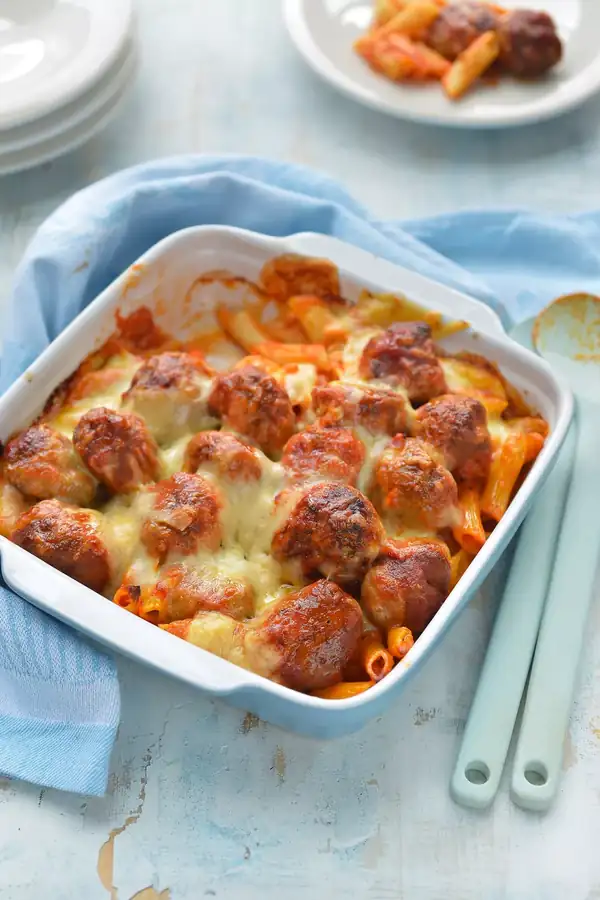 Penne with meatballs and three cheeses