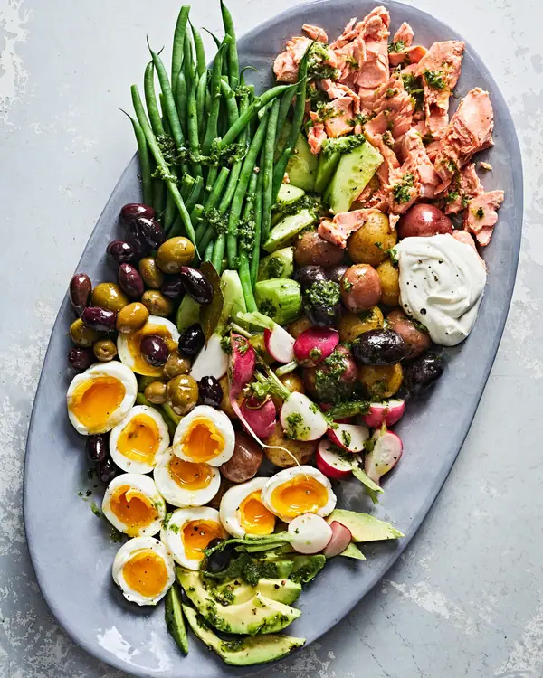 Salmon Niçoise Salad with Garlic-Herb Dressing
