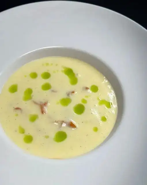 Mixed pasta with octopus, potato mousse, and parsley oil 🐙