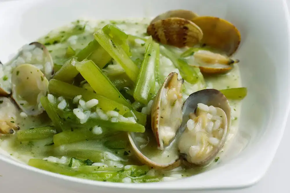 Ni paella de marisco ni paella “de caballeros”: esta es la receta de arroz con mar y tierra que todo el mundo en Aragón debería conocer