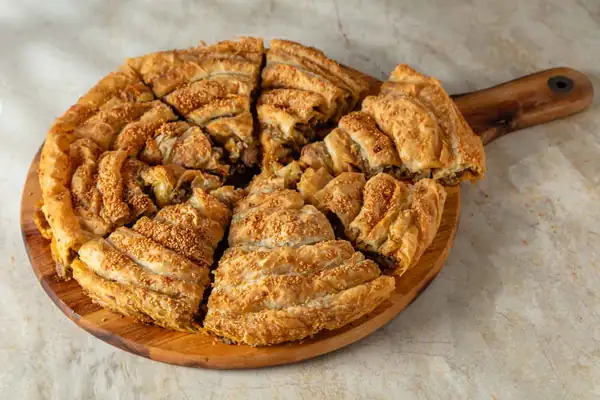 Pastel crujiente con carne picada