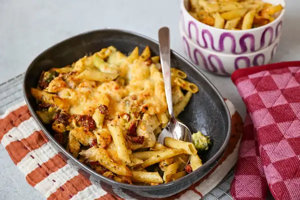 Pasta casserole with chicken and pesto