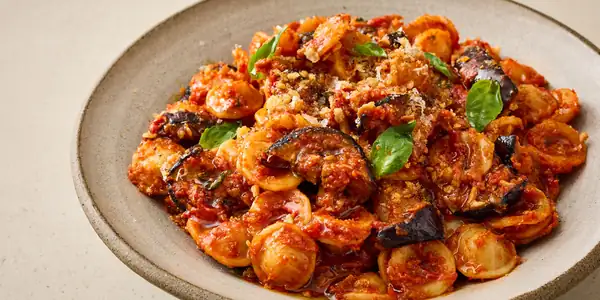 Receta de orecchiette de berenjena ahumada con salsa de tomate 'Nduja