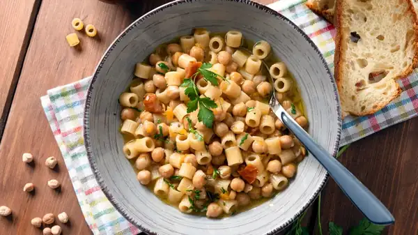 Pasta E ceci: El plato de pasta italiano subestimado que lleva garbanzos