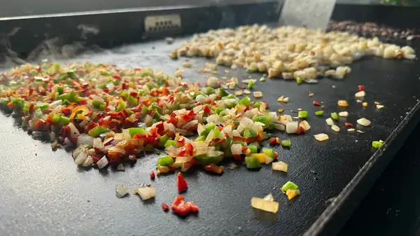Aquí te explicamos cómo sazonar correctamente una parrilla Blackstone