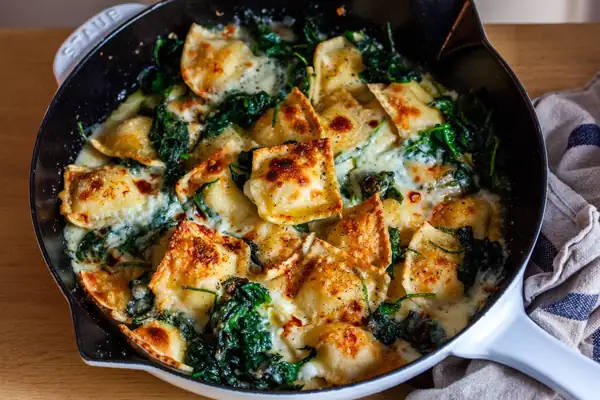 Raviolis de sartén con espinacas