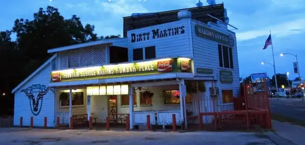Por ahora, una hamburguesería tradicional de Austin se ha salvado del proyecto de la línea de ferrocarril
