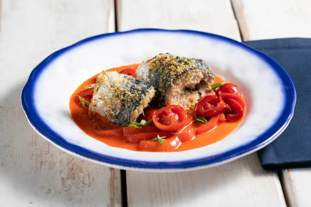 Mackerel and bell pepper rolls
