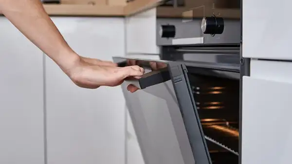 Deja de abrir tanto el horno y tus pasteles dejarán de hundirse