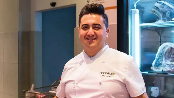 Carne picada y un poco de miel: la estrella del proyecto “MasterChef” reveló el secreto para unas chuletas jugosas
