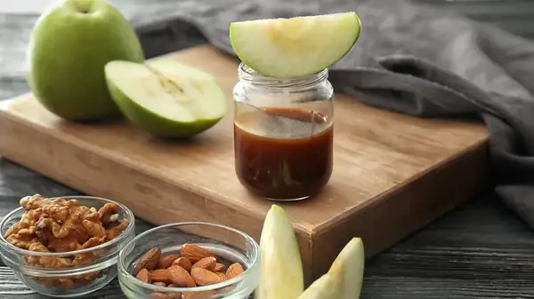 La mejor manera de servir manzanas acarameladas no es muy tradicional