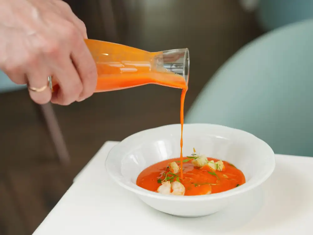 Served cold: cooling, gourmet soups for the hottest months