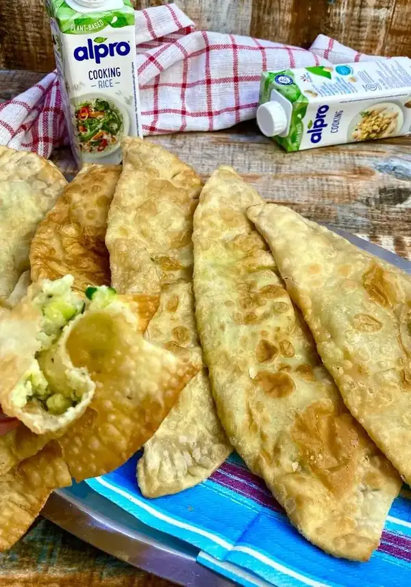 Panzerotti with vegetable cream and vegetables