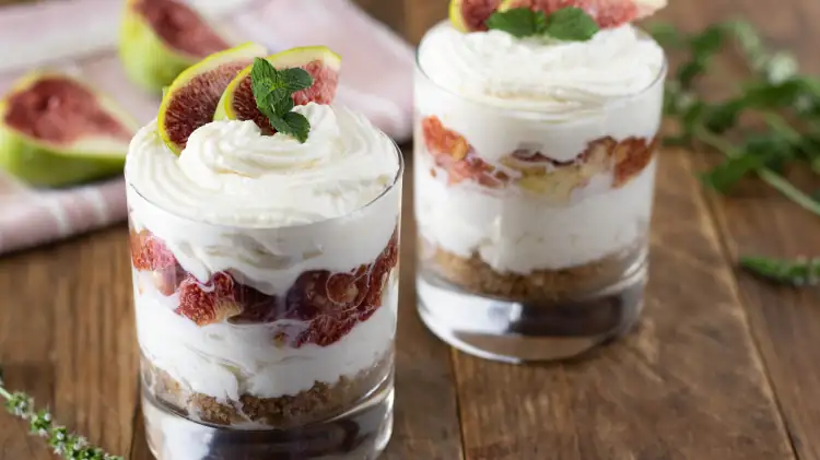 The trick to a super creamy cold fig cake in a glass