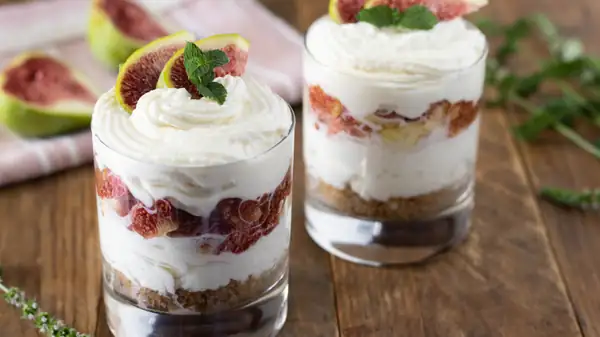 The trick to a super creamy cold fig cake in a glass