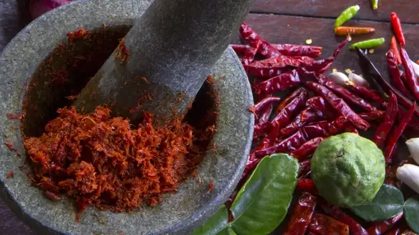 The Key Ingredients You Need For Transforming Curry Paste Into Sauce
