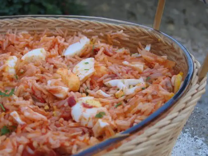 Tuna rice with tomato