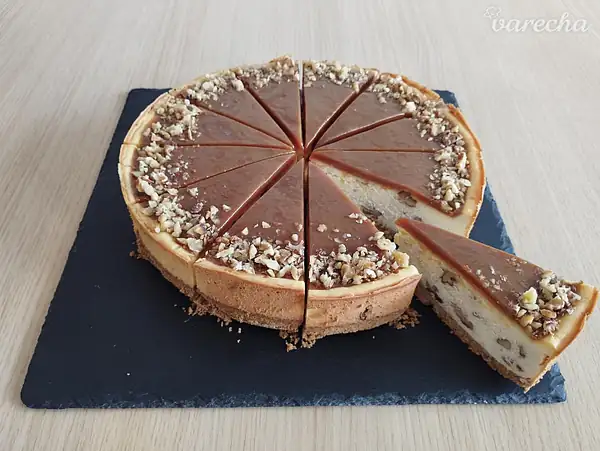 Walnut cheesecake with salted caramel (photo recipe)