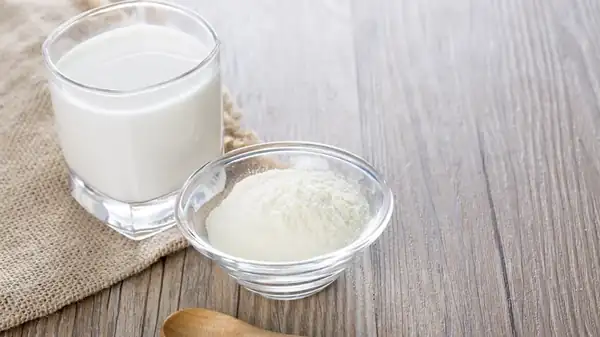 Easily Stabilize Your Weeping Whipped Cream With Some Milk Powder