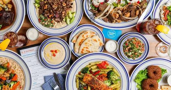 Veintiséis años después, Island Grill se prepara para abrir su sexto restaurante