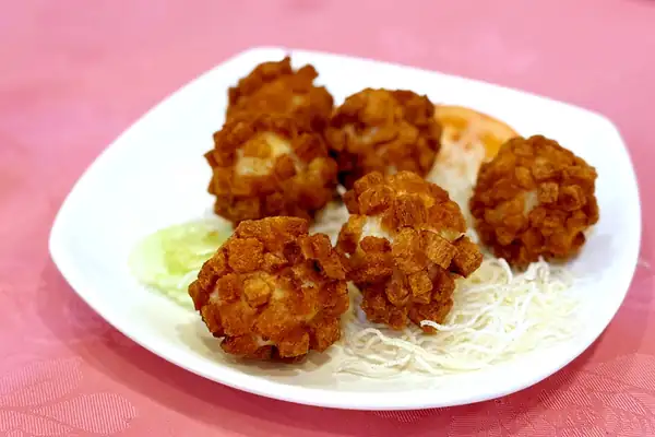From crispy ‘sotong’ balls to crystal ice vege salad, this nearly 50-year-old Johor Bahru institution proves old-school classics never go out of style