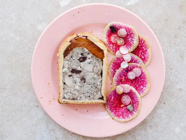 Duck and olive pâté en croûte recipe
