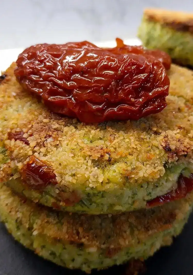 Hamburguesa de brócoli y tomate seco
