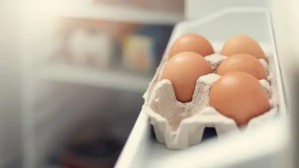 La mejor manera de llevar los huevos a temperatura ambiente sin riesgos para la salud