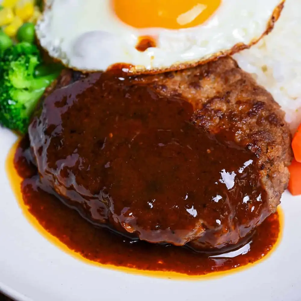 Hamburguesa japonesa con huevo y arroz (Hambagu)