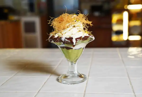 Sydney café experimenting with avocado dessert