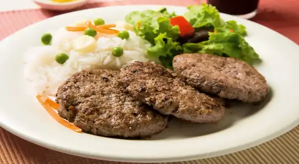 Easy homemade beef burgers with grated apple