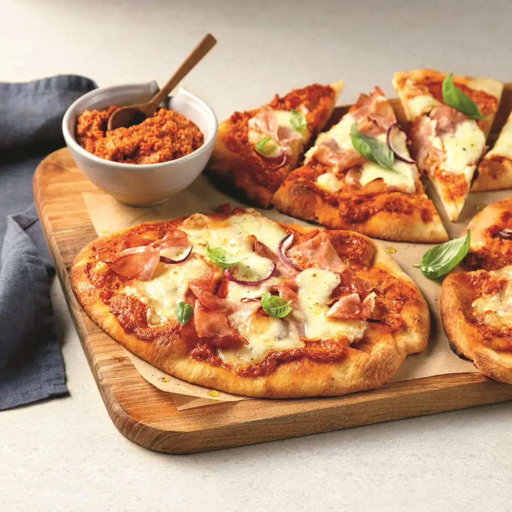 Flatbreads with ham, burrata and pesto