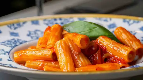 Pasta with tomato sauce