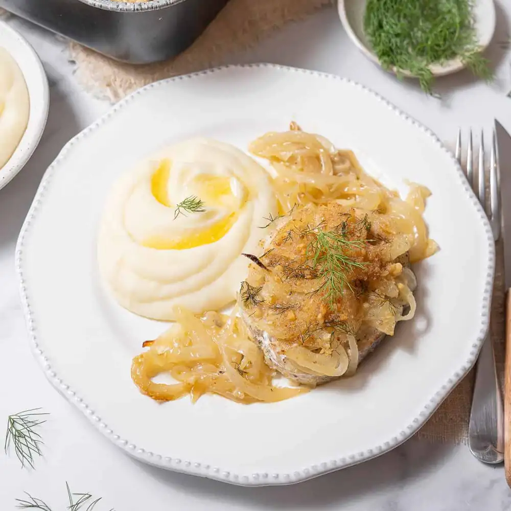 Hake with Onions and Dill (Merluza Encebollada con Eneldo)