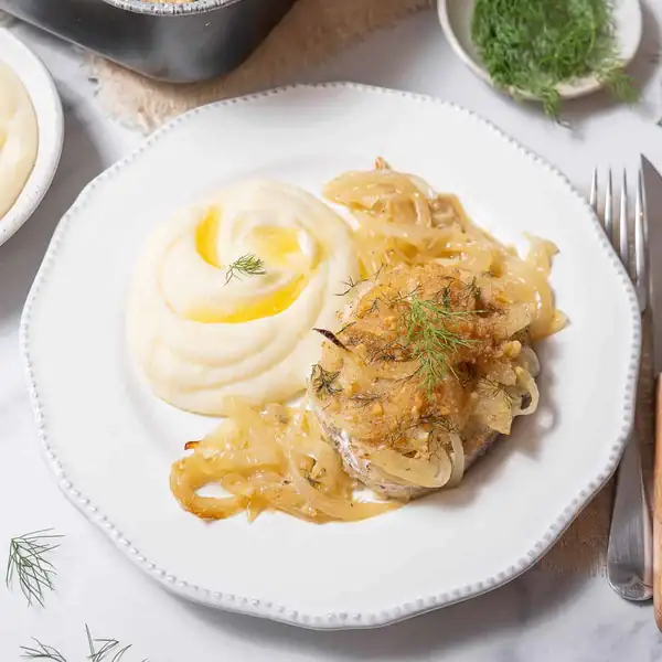 Hake with Onions and Dill (Merluza Encebollada con Eneldo)