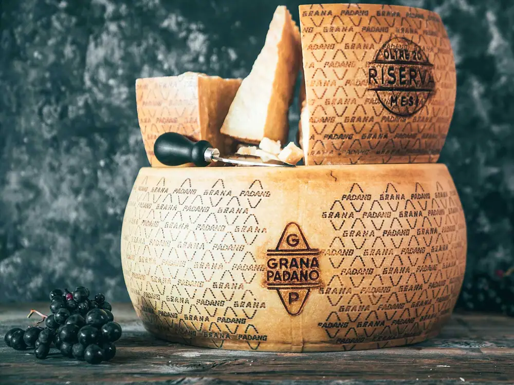 Cómo un grupo de monjes benedictinos transformó el panorama culinario con un queso "granulado".