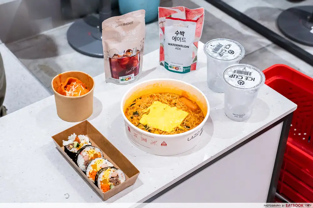 LOTTE Mart Express abre sus puertas en JEM con una "biblioteca" de mini ramen y un rincón de comida callejera