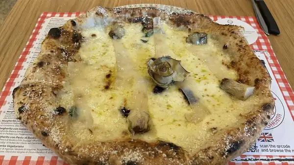 How to eat (and how long to wait!) at Gino Sorbillo in Vomero: a review