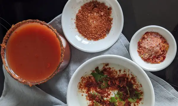 Sobre polvo de piel de tomate