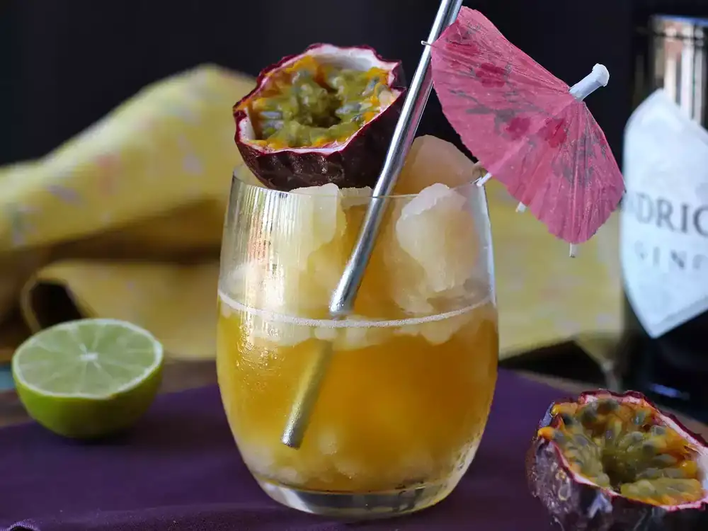 Cóctel helado de ginebra y maracuyá: ¡la bebida refrescante del verano!