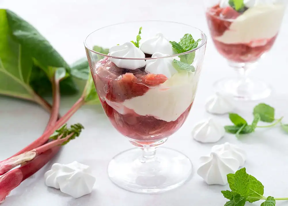 Rhubarb Eton Mess - a delicious and easy dessert with rhubarb