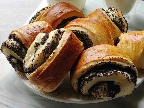 Baked goods with poppy seeds