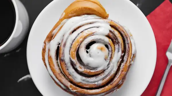 How To Bake Cinnamon Rolls To Give Them A Croissant-Like Texture