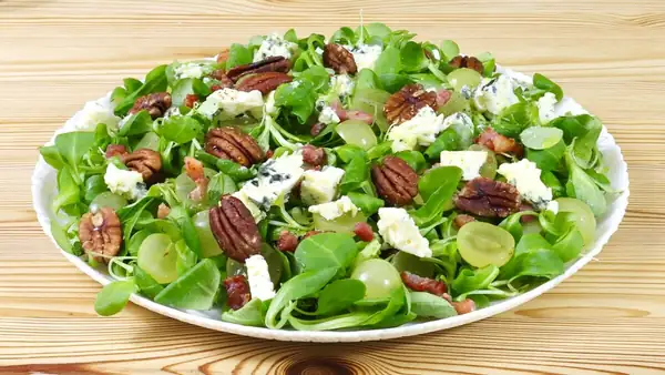 Grape Salad: A Tasty Recipe with Bacon, Gorgonzola, and Walnuts