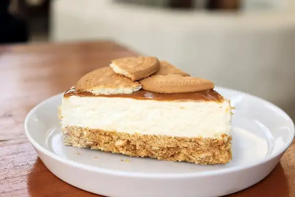Tarta de queso cremosa con galletas María y una base crujiente