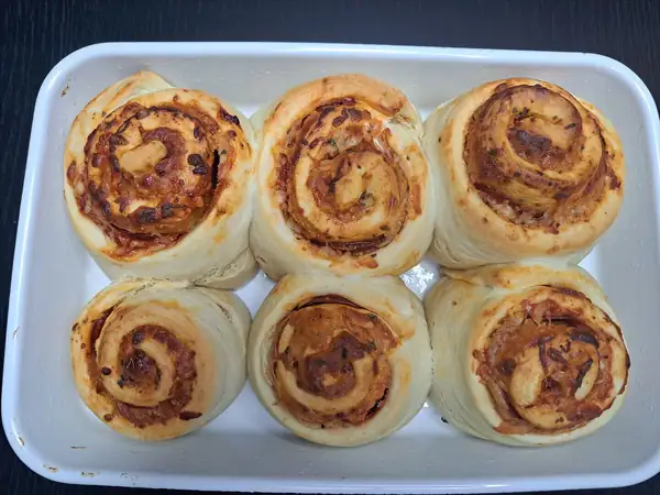 Yeasted pizza snails