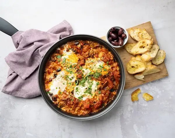 Tomato sauce with chorizo