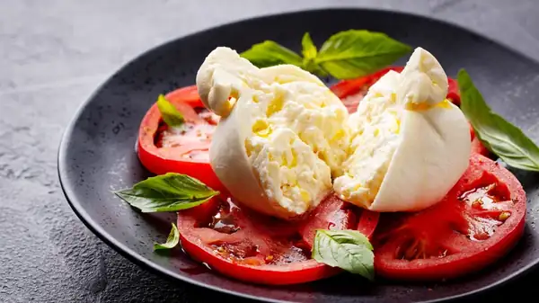 Make An Easy Burrata-Inspired Snack With One Affordable Alternative