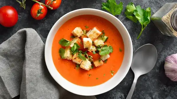 ¿Por qué se sirve fría la sopa gazpacho?