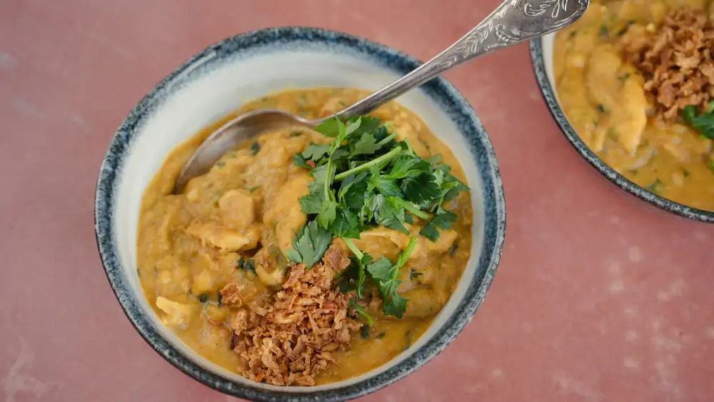 Surinamese yellow pea soup: classic pesi with salted meat and chicken